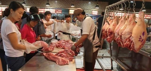 猪肉 权威媒体：猪肉价格跌破15元！可市场还卖20元，是谁在赚我们的钱