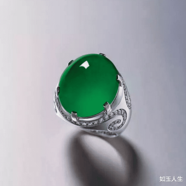 翡翠|和田玉VS翡翠，哪个更好？