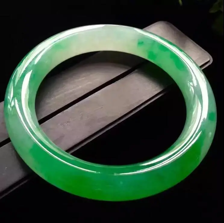 翡翠手镯|想买翡翠手镯，又不懂价？进来粗略了解翡翠价格，再也不怕被坑