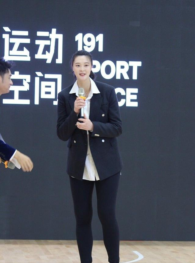 惠若琪|惠若琪挺大肚为自家体育馆站台，脸型明显发福，母性光辉浓郁！