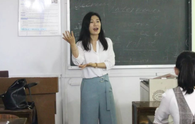 中学|四川某中学招聘教师,清一色的清北毕业生,师范生被抢饭碗?