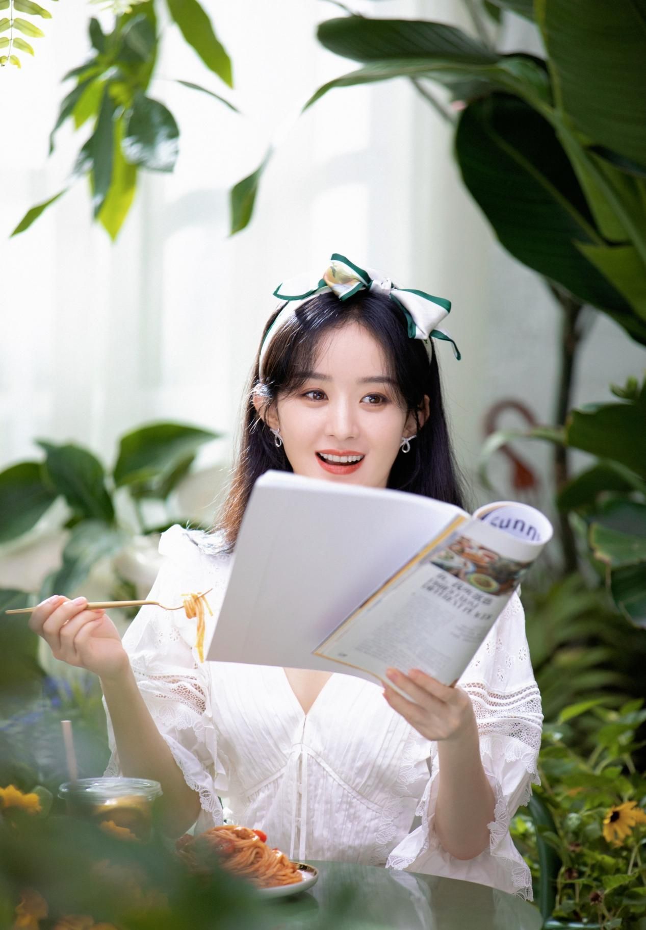 赵丽颖|赵丽颖离婚后是开挂了？34岁还跟小姑娘似的，恢复单身后美貌飙升