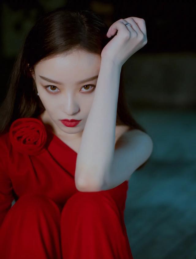 林更新|明星同穿小红裙，热巴艳丽，刘亦菲美成无法忘怀的风景线