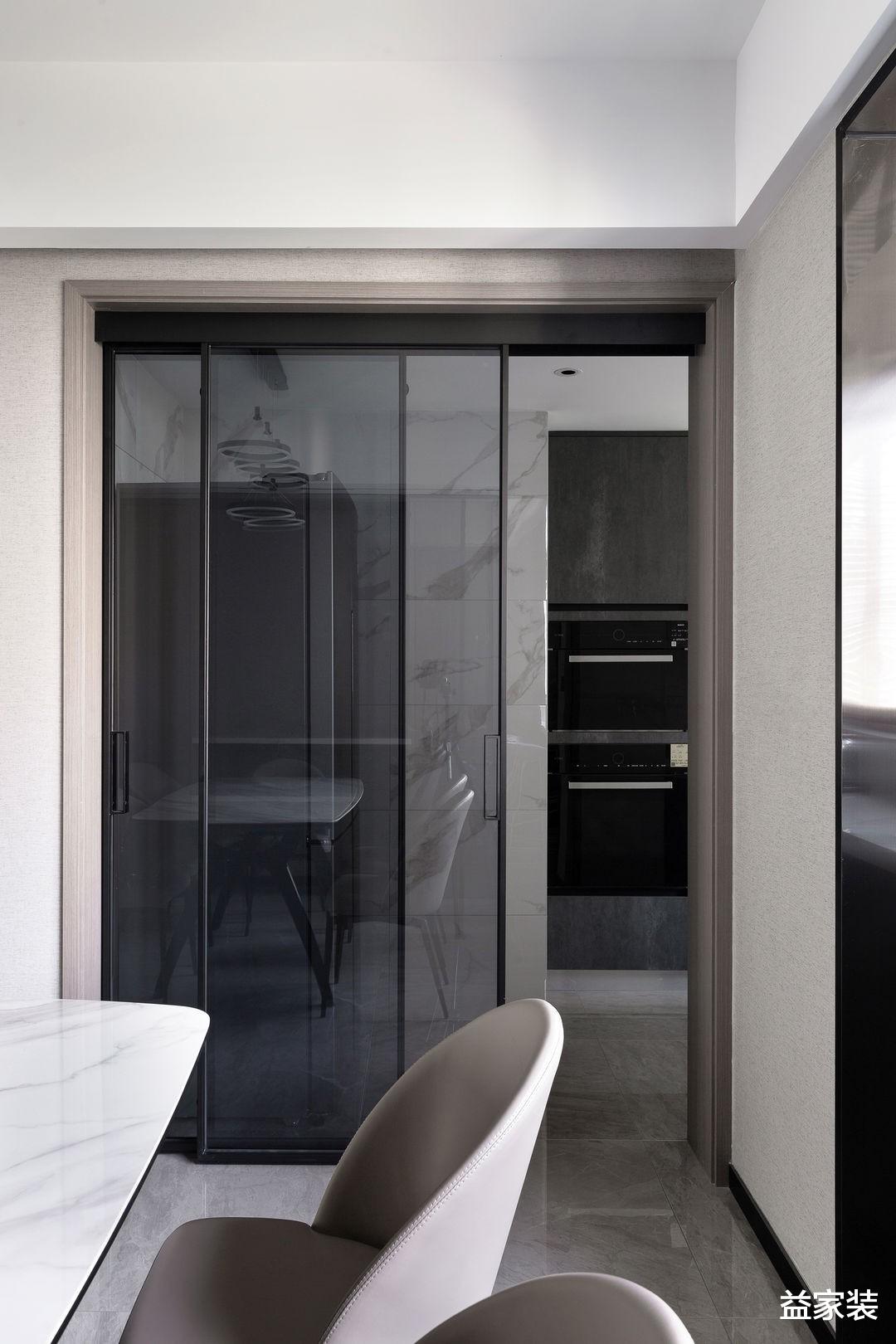 时尚与浪漫并存的三居室，面积宽敞，布置温馨又浪漫，好美！