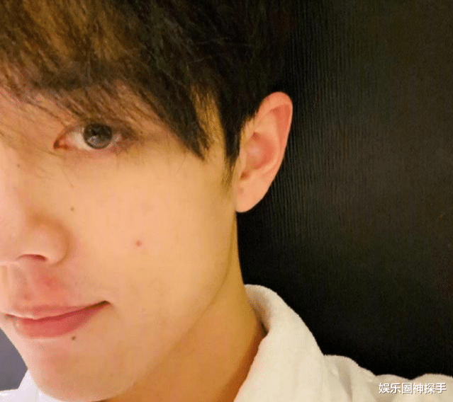 肖战|肖战的素颜“丑照”，看到第五张还爱他的，才是真爱粉