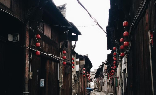 古镇 江西珍藏“假古镇”曝光，门票免费，游客络绎不绝，景色堪比周庄