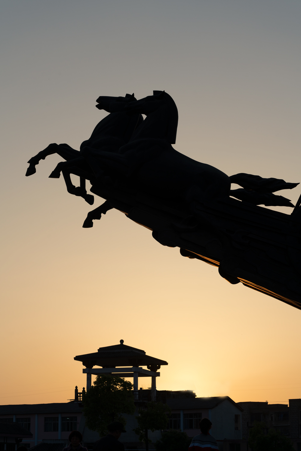 英子随拍 四川达州：夕照土溪汉阙广场一组 中国汉阙之乡 古賨国都