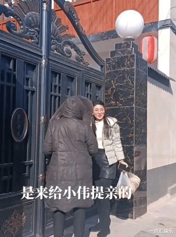 陈亚男|保时捷女独自向朱小伟提亲，手拿烧饼太接地气，颜值不输陈亚男