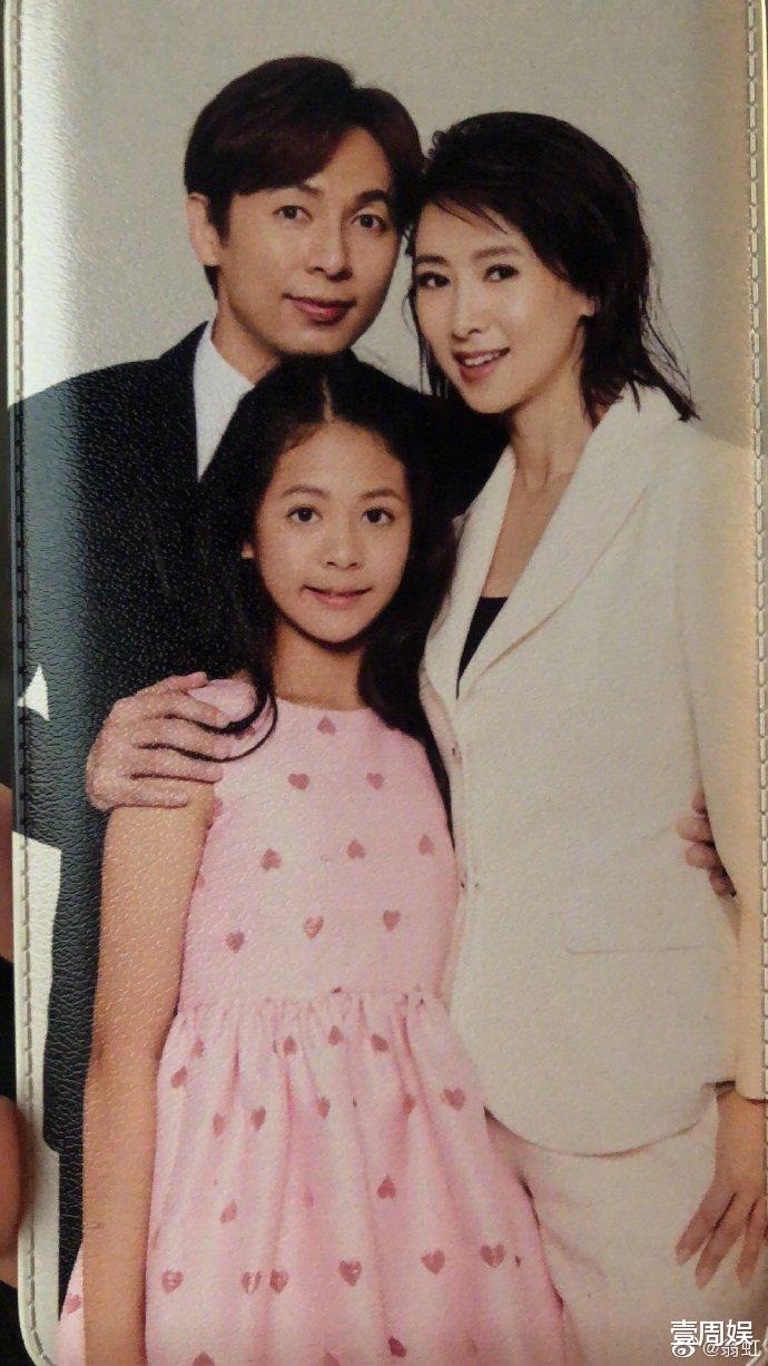 翁虹|52岁翁虹深夜晒照，直言跟丈夫分开14个月，如今终于熬出头！