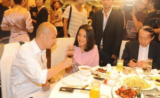 林志玲|醉酒后“丑态百出”的几位女星，林志玲被众人围观，图4的她太奔放了！