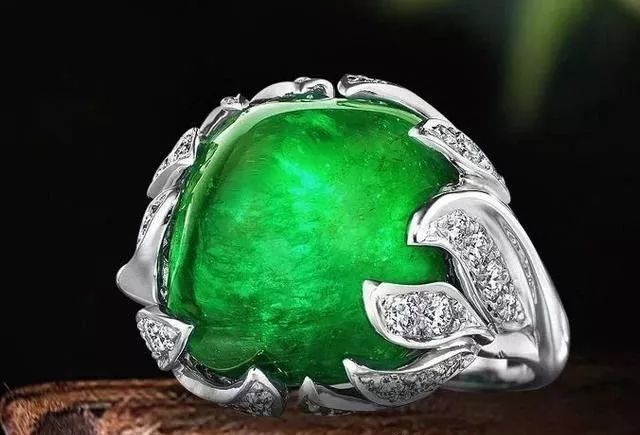 翡翠|翡翠“一线天”屡屡拍出天价，为何说“宁赌一线，不赌一片”？