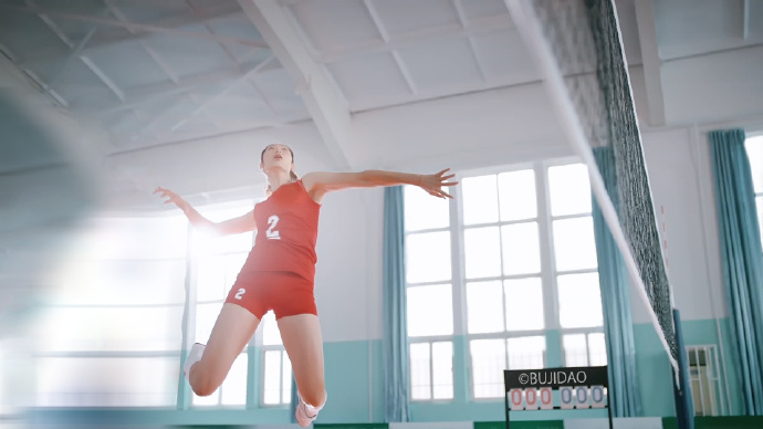 朱婷|朱婷最新廣告片出爐！27歲的中國(guó)女排隊(duì)長(zhǎng)，形象很健康