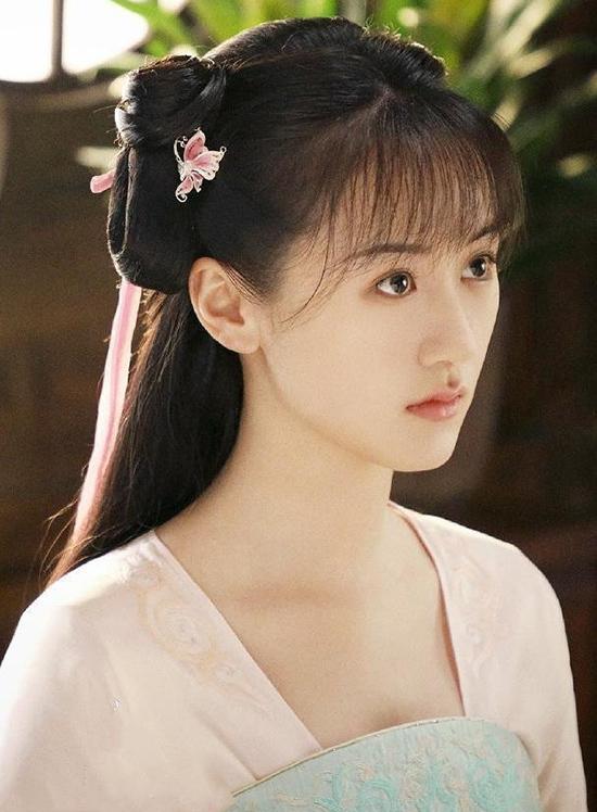 钟汉良|47岁钟汉良再演古偶，女主比他小18岁，网友：换做女演员早被喷了