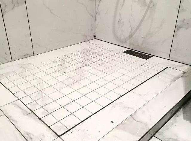 卫生间地面不要再贴瓷砖了,第一次见这种设计,太聪明了