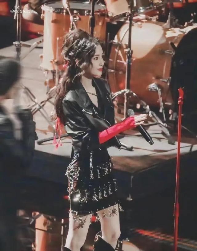 Angelababy|Baby真让人刮目相看，“女团路线”又酷又辣，很难相信她生过孩子