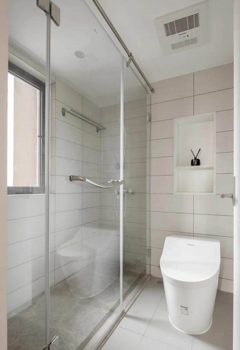 往往最简单最省钱的装修，效果都很耐看，看她家，一进门就很治愈