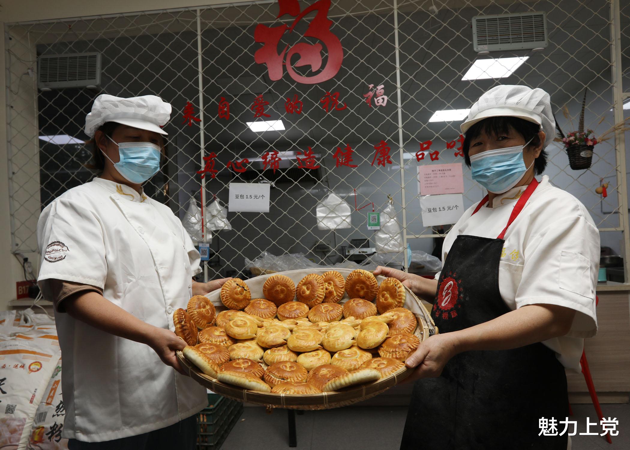 科学家 传统纯手工“玉兔望月”月饼上市了