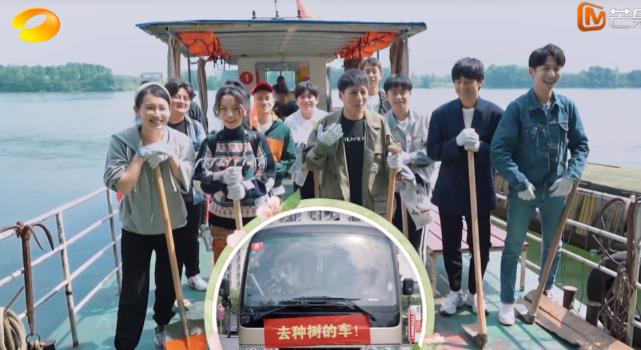 郭晶晶|李维嘉等9个明星干活4小时，蹲地吃最简单的面，黄磊是否太敷衍？