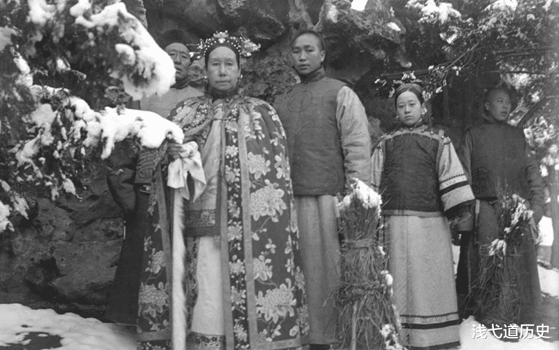 晚清|百年前清朝人的真实样貌，法国摄影家拍下的罕见彩照，差距太大了