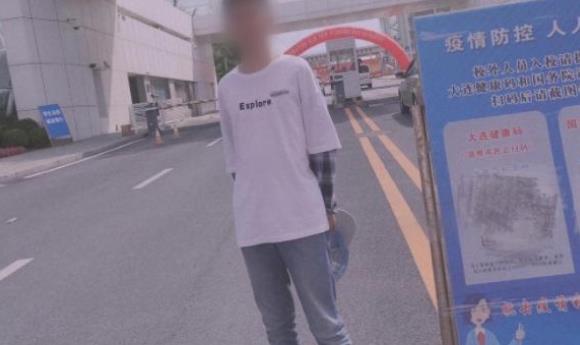 穿衣搭配|大一新生开学5天被学校劝退，原因让家人难接受，校方回应来了
