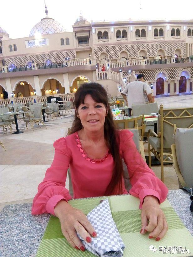 草坪上发现一个行李箱,里面竟装着一具女尸,死者4天前刚结婚