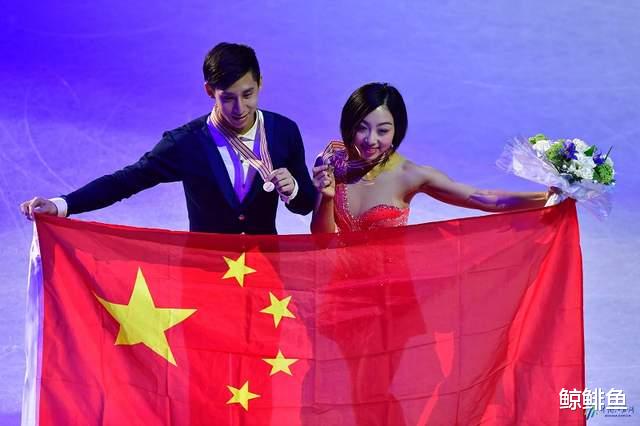 隋文静|中国花滑女神被男搭档“吻腰”,直言不介意,调侃应该亲后背才对