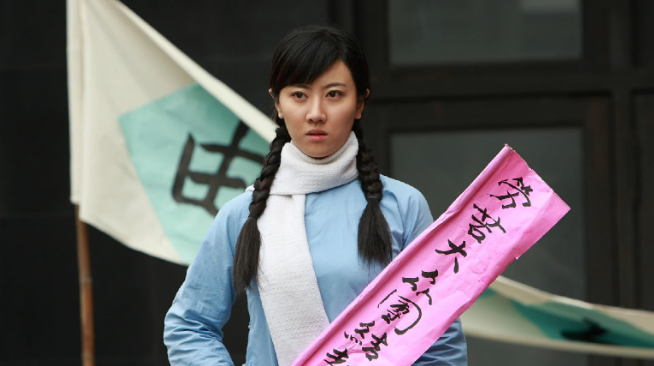 宋丹丹|宋丹丹儿媳挺孕肚直播卖货！腹部微隆四肢纤细，化全妆皮肤超白