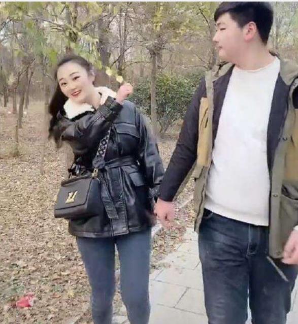 陈亚男|陈亚男开播5分钟，就遭网友举报封禁，想直播赚钱的念头要破灭了