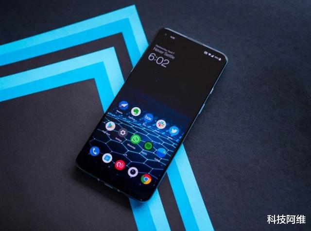 一加科技|从3499元跌至2699元，12GB+256GB+后置四摄，顶配旗舰沦为中档机