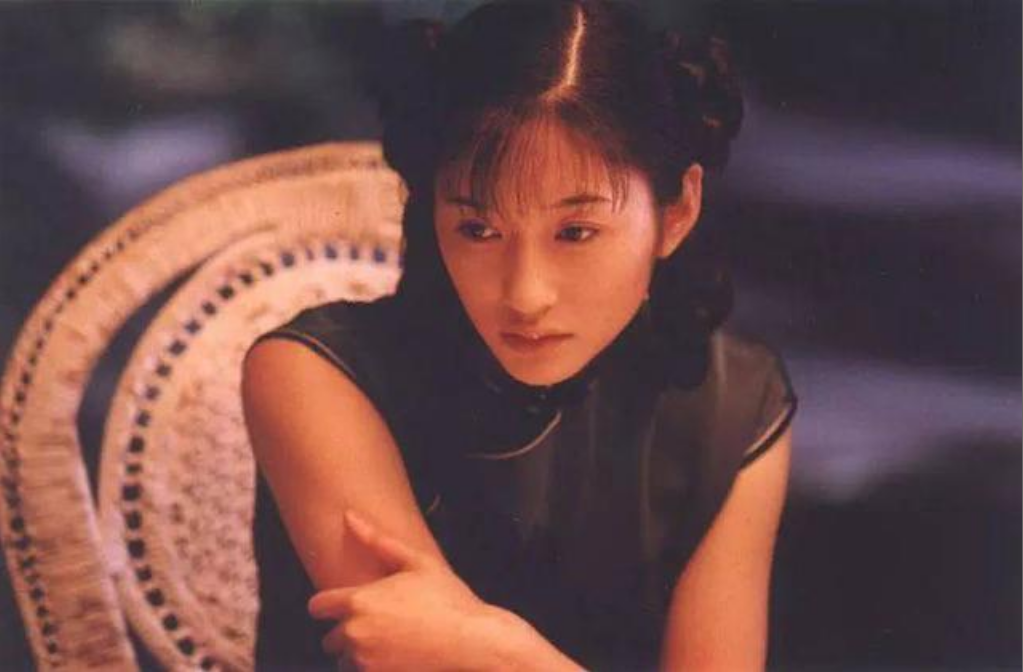 李小冉|李小冉的疯狂情史：与导演、富商深陷“三角恋”！