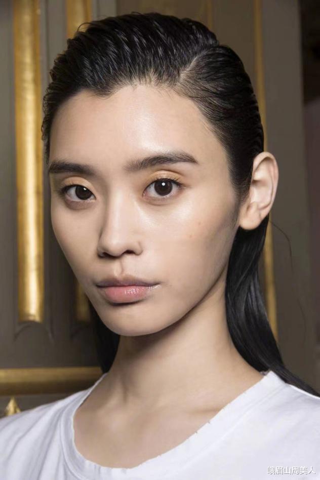 发型|?被男生公认为不好看的4种脸型，化妆也很难变美，希望你一个不中