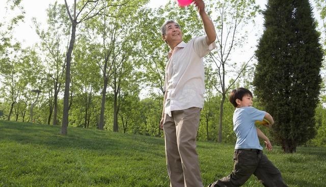 A股 儿媳妇拒绝老人探望孙子，这种行为违法吗？