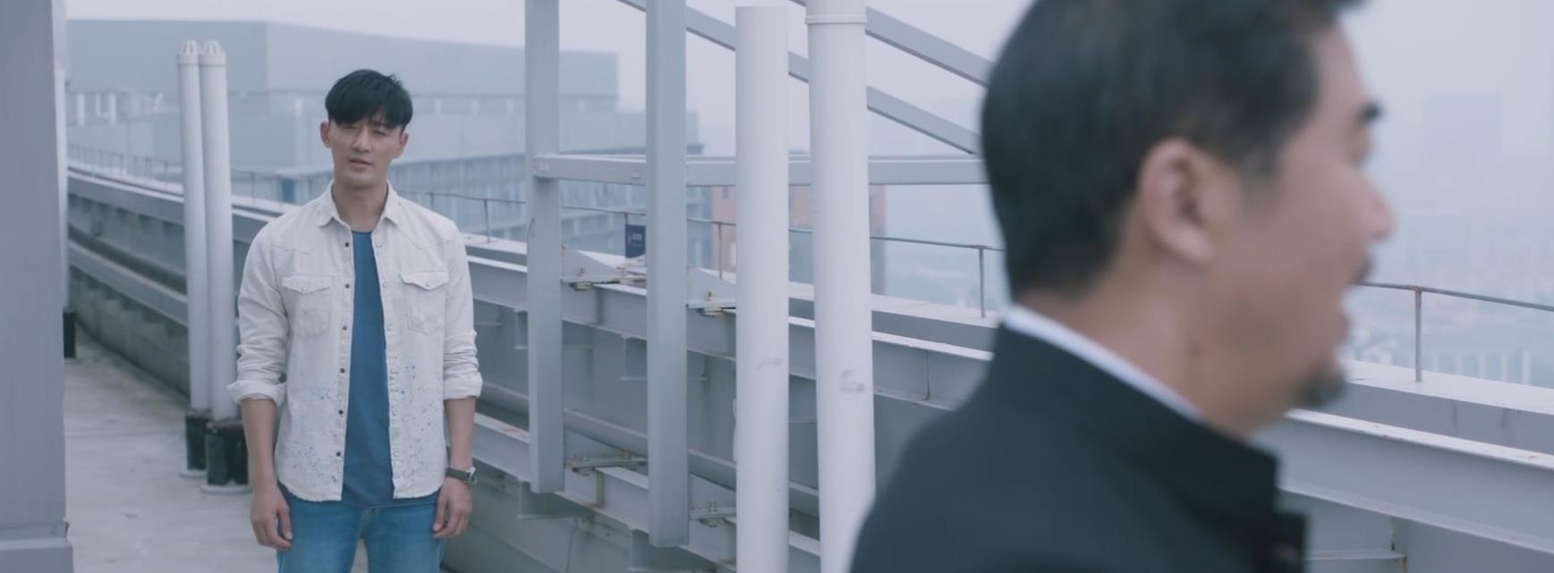 吴镇宇|《也平凡》季挺山事情暴露被抓，季平出逃，一家三口却在天台见