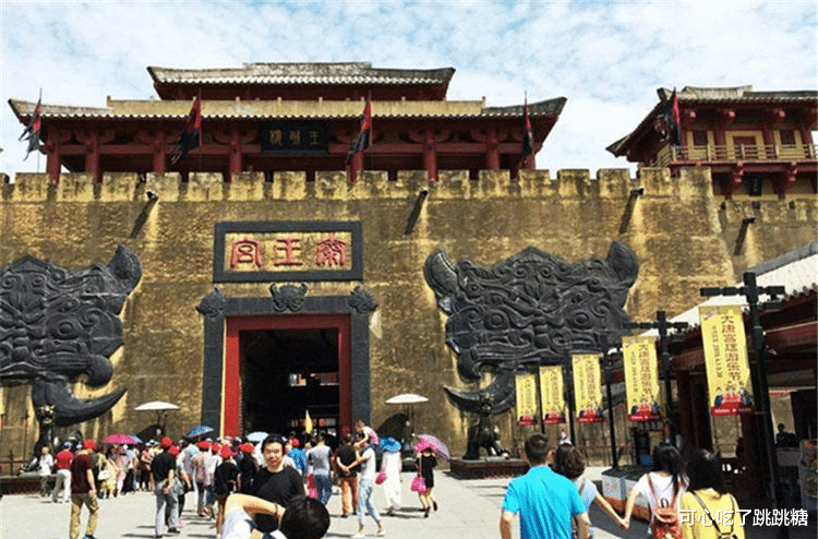 横店|横店“侵犯戏”原来是这么拍的，现场的效果和电视效果完全不一样