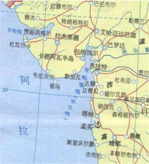 每天读宋词 整座监狱就关他一人，为打发时间每天缠着狱警聊天，他是什么身份