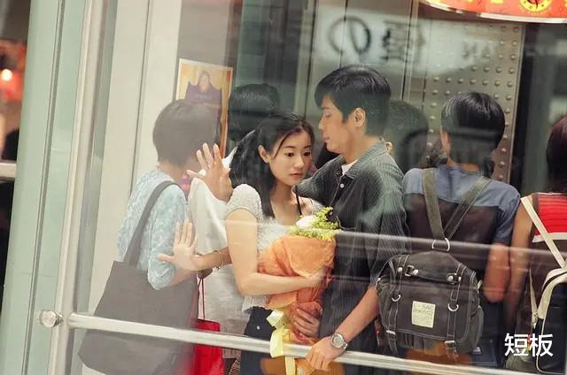 穿衣搭配|她是TVB前花旦，曾痛骂张柏芝力挺王菲，现实身份不一般