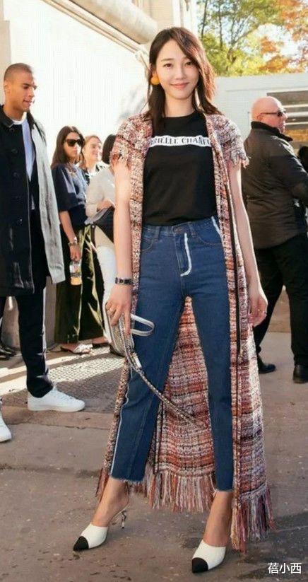 蓓小西 白百何的原装身材真丰满！穿粉色深V领连衣裙，像换了个人似的