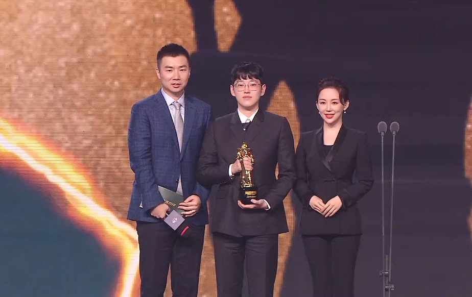 lpl|2021年度最佳阵容：小虎成LPL唯一双位置都拿到过年度最佳的选手