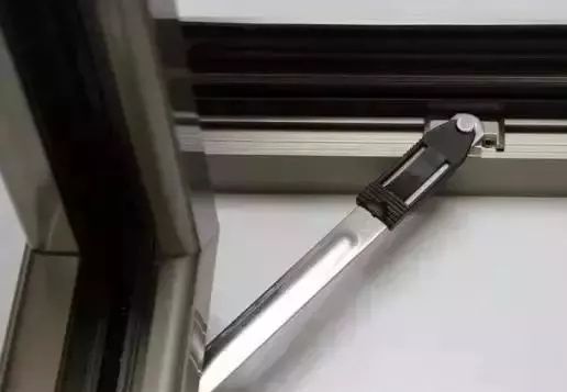 现金流|窗户怎么买才不会被坑？看看过来人的经验，都是花钱买的教训！