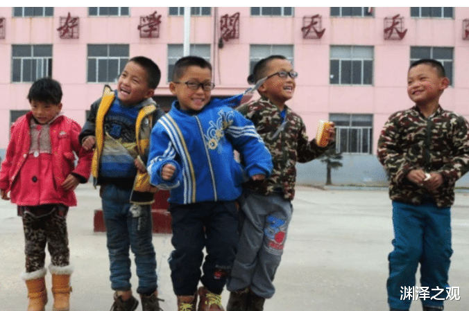 郭晶晶|49岁大叔梁二娶19岁娇妻，21年连生15娃，今全家成网红挣生活费