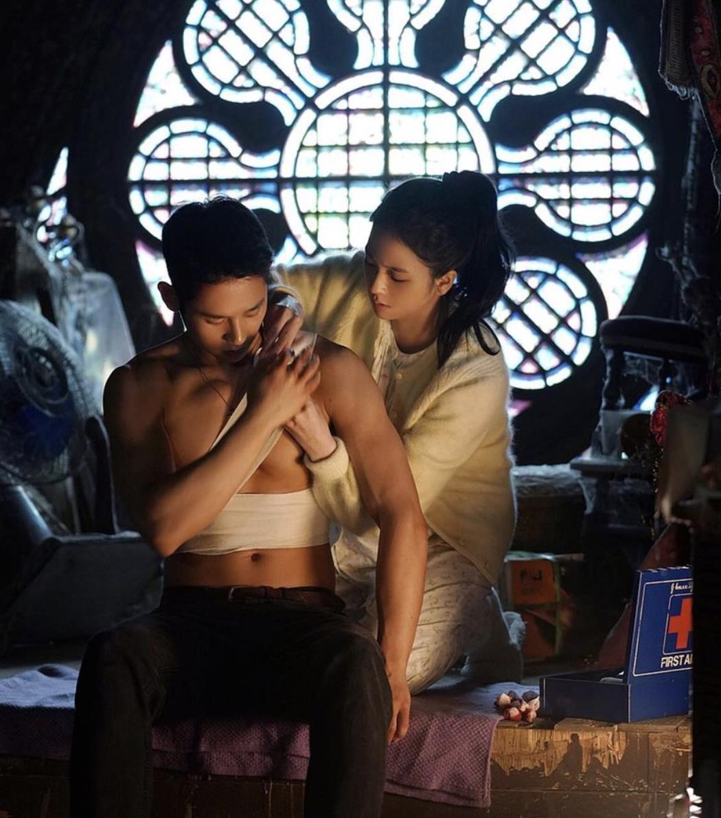 金智秀|热度爆表!《雪降花》你追了吗?Jisoo、丁海寅完美诠释复古造型