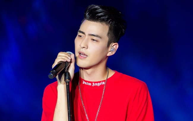 披荆斩棘的哥哥|《披荆斩棘的哥哥》正式官宣，海报暴露咖位，33位男星人气差距大