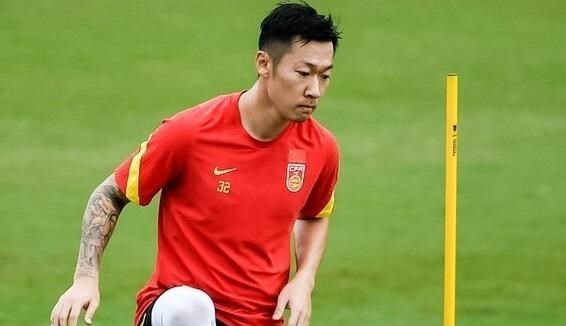 国足|大变脸！国足十二强赛主力阵容或将迎来四张新面孔，两人来自鲁能