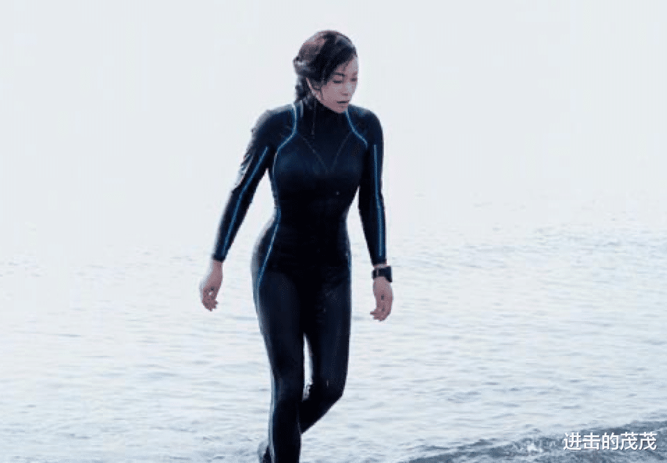 刘晓庆|泳衣刘晓庆：身材丰满性感，66岁仍旧保持好状态，3个动作练同款身材