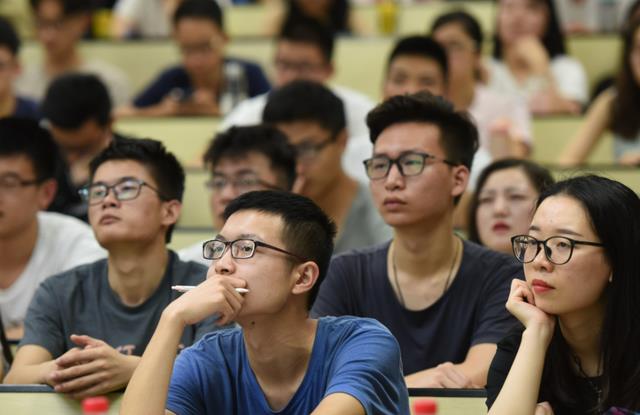 高校|毕业生“就业率”呈下降趋势的3所985，难就业，名校光环也不顶事