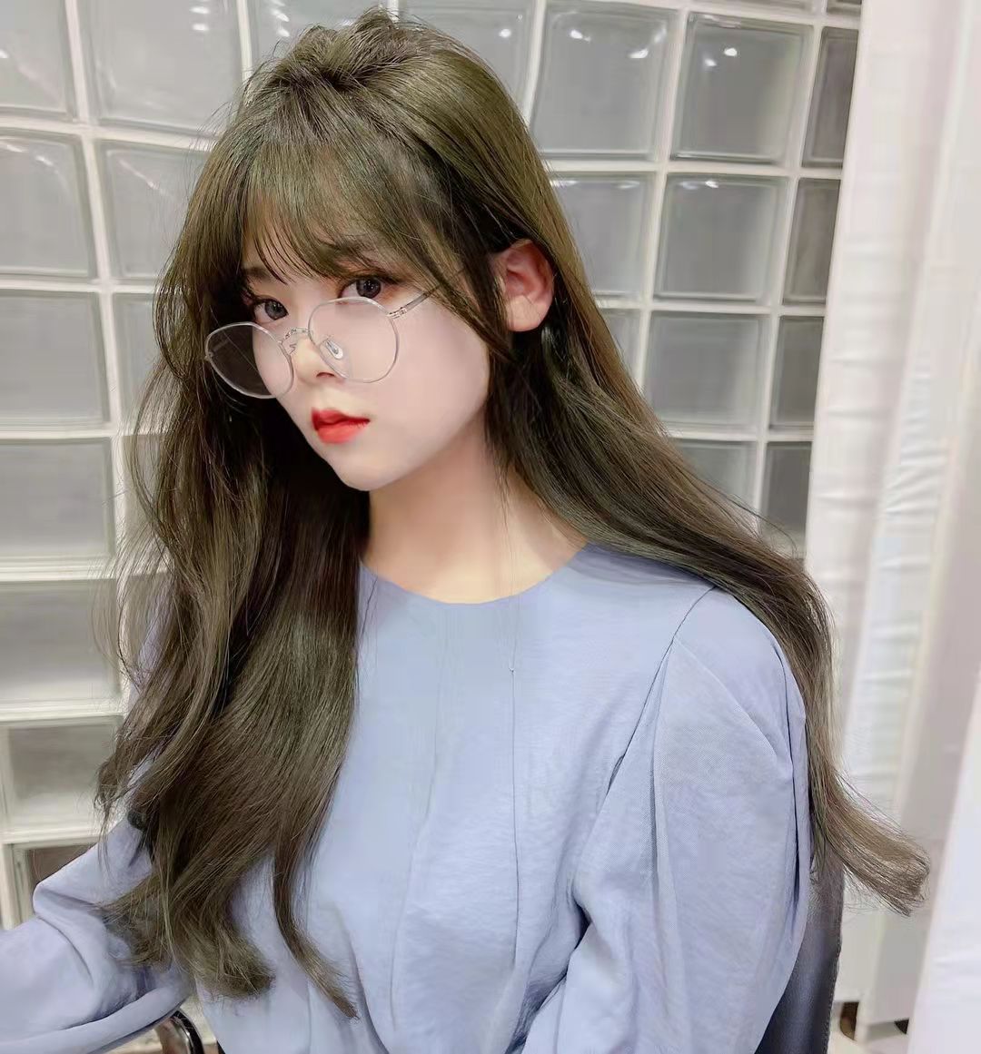 发型 不是你脸大，是你发型没选对！学会这三个攻略，发型时尚还显脸小