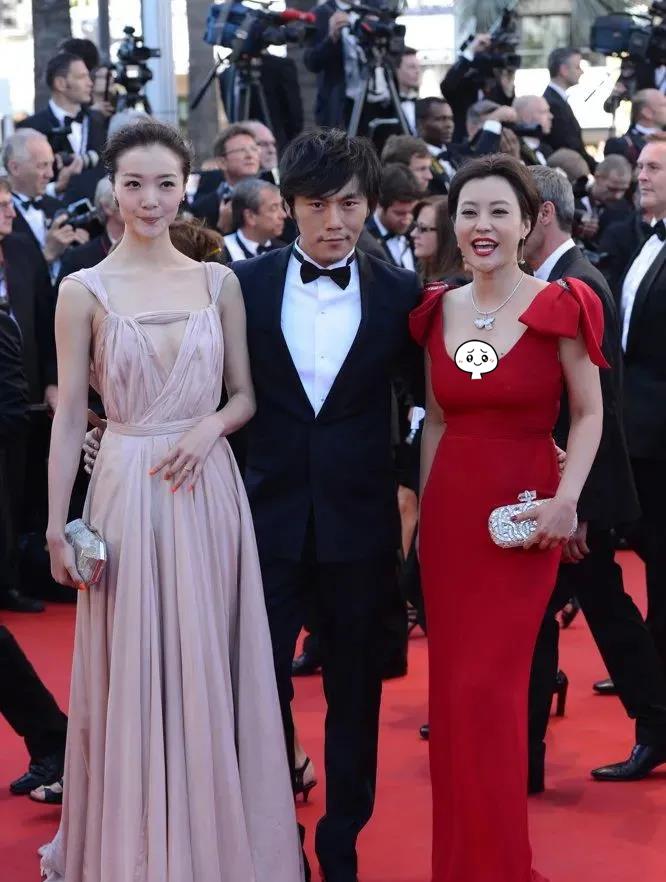 许晴|红毯女星风格大不同，杨颖鞠婧祎甜美，许晴巩俐风情万种