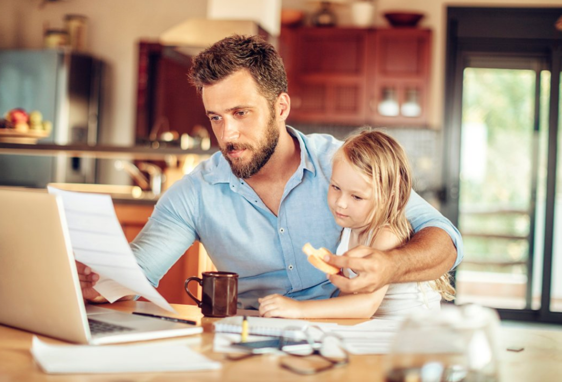 莫弃说育儿|男孩在为别人做事之前，要理解别人，这样才不会“好心办坏事”
