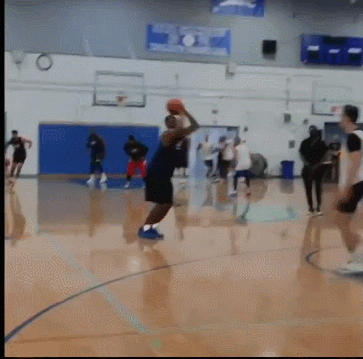 湖人队|好家伙！42岁老汉也想回NBA！詹姆斯亲自招募他