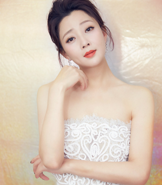 灵熙说珠宝 实力派女演员殷桃,40岁后,少女感更加明显了
